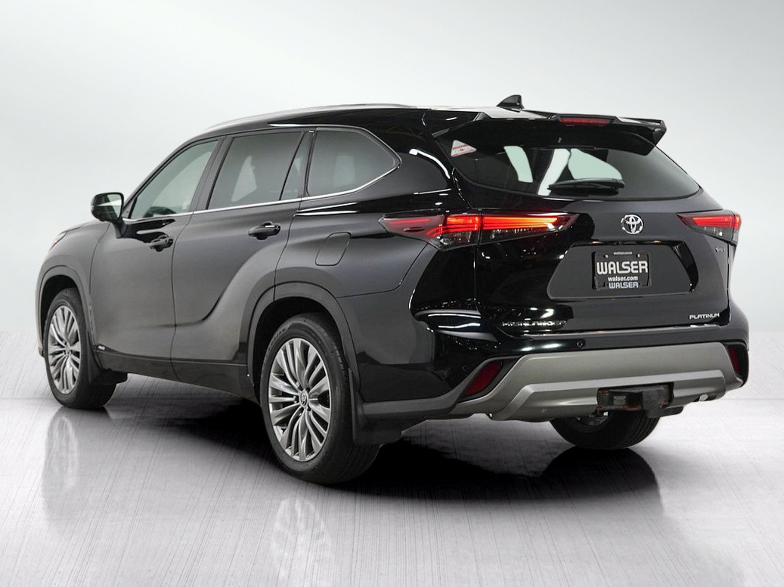 Used 2025 Toyota Highlander Platinum AWD/4WD image 3