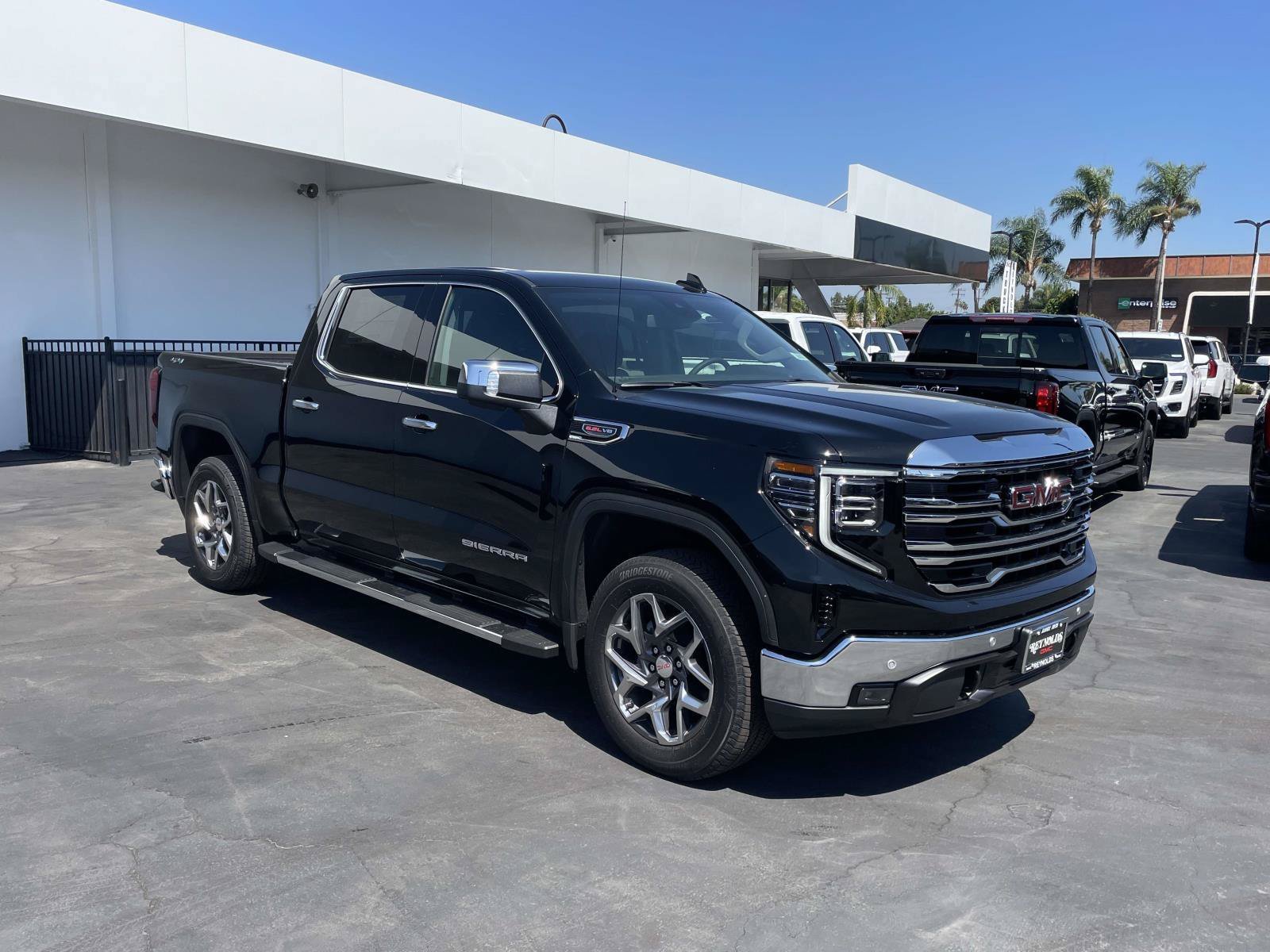 New 2026 GMC Sierra 1500 SLT w/ SLT Premium Package AWD/4WD image 3