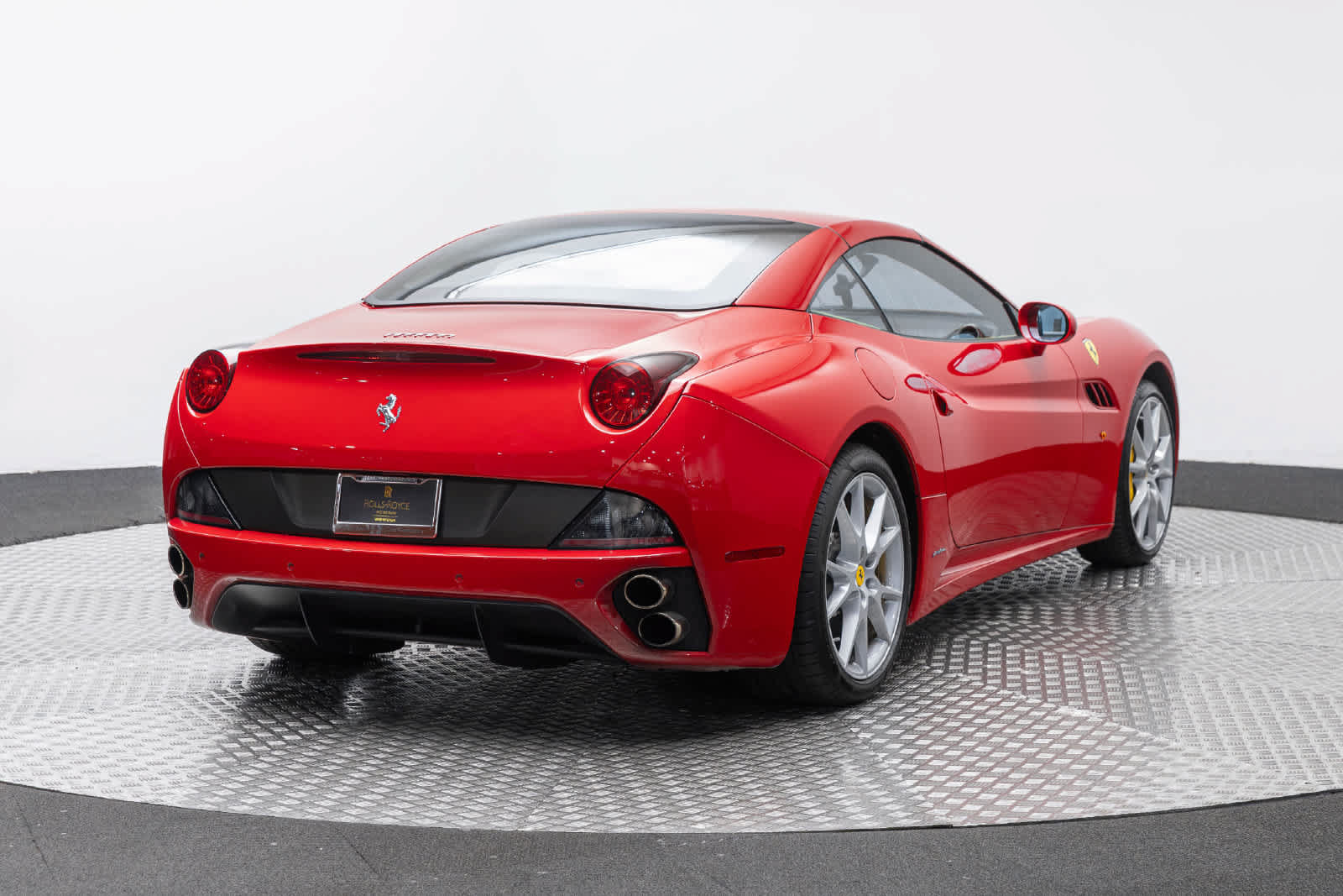 Used 2010 Ferrari California RWD image 62