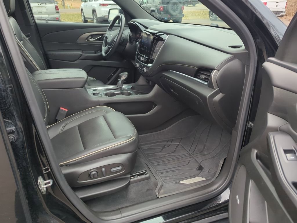 Used 2022 Chevrolet Traverse Premier w/ Redline Edition image 41