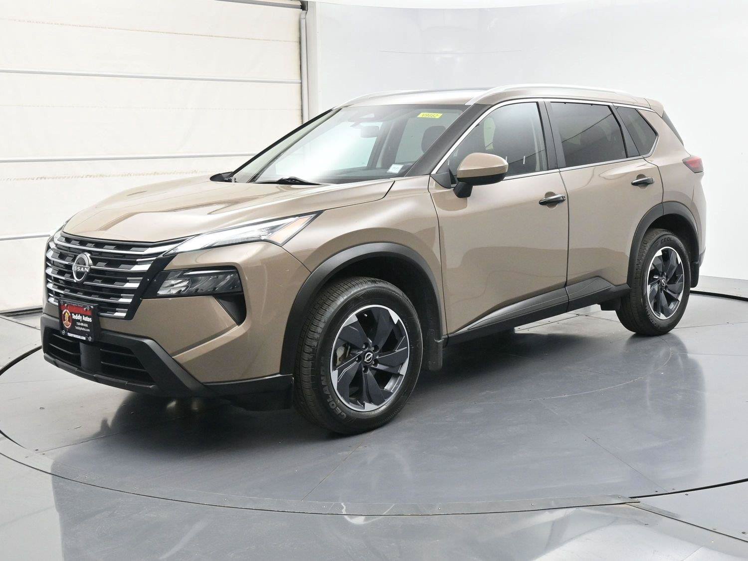 Used 2024 Nissan Rogue SV w/ SV Premium Package AWD/4WD image 1
