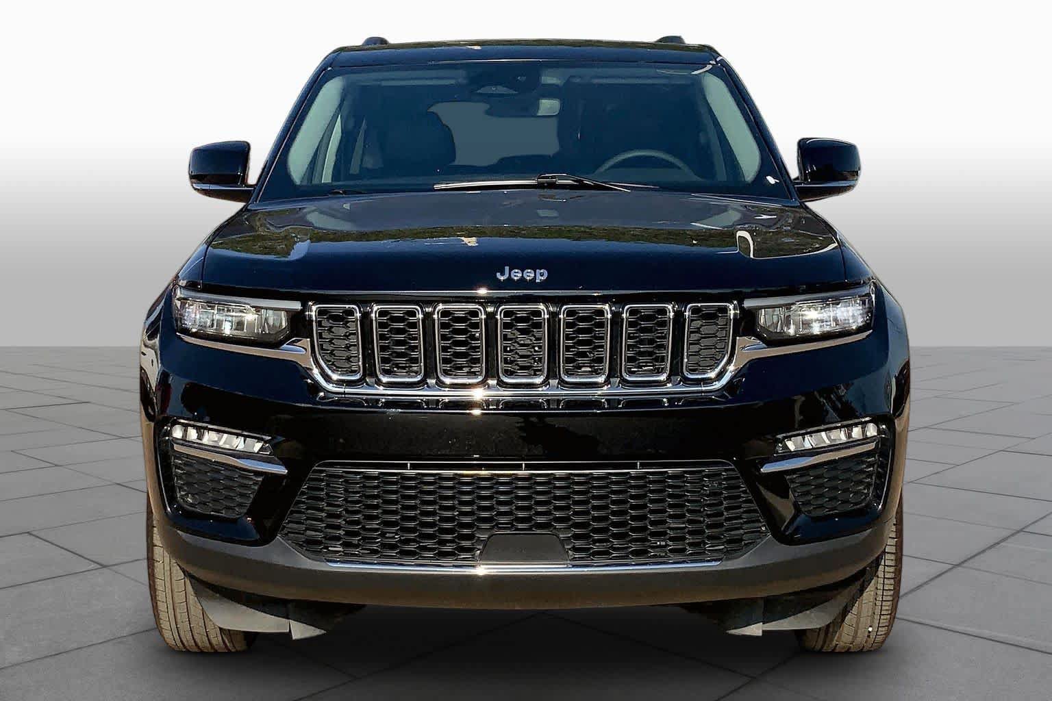 Used 2023 Jeep Grand Cherokee Limited AWD/4WD image 3