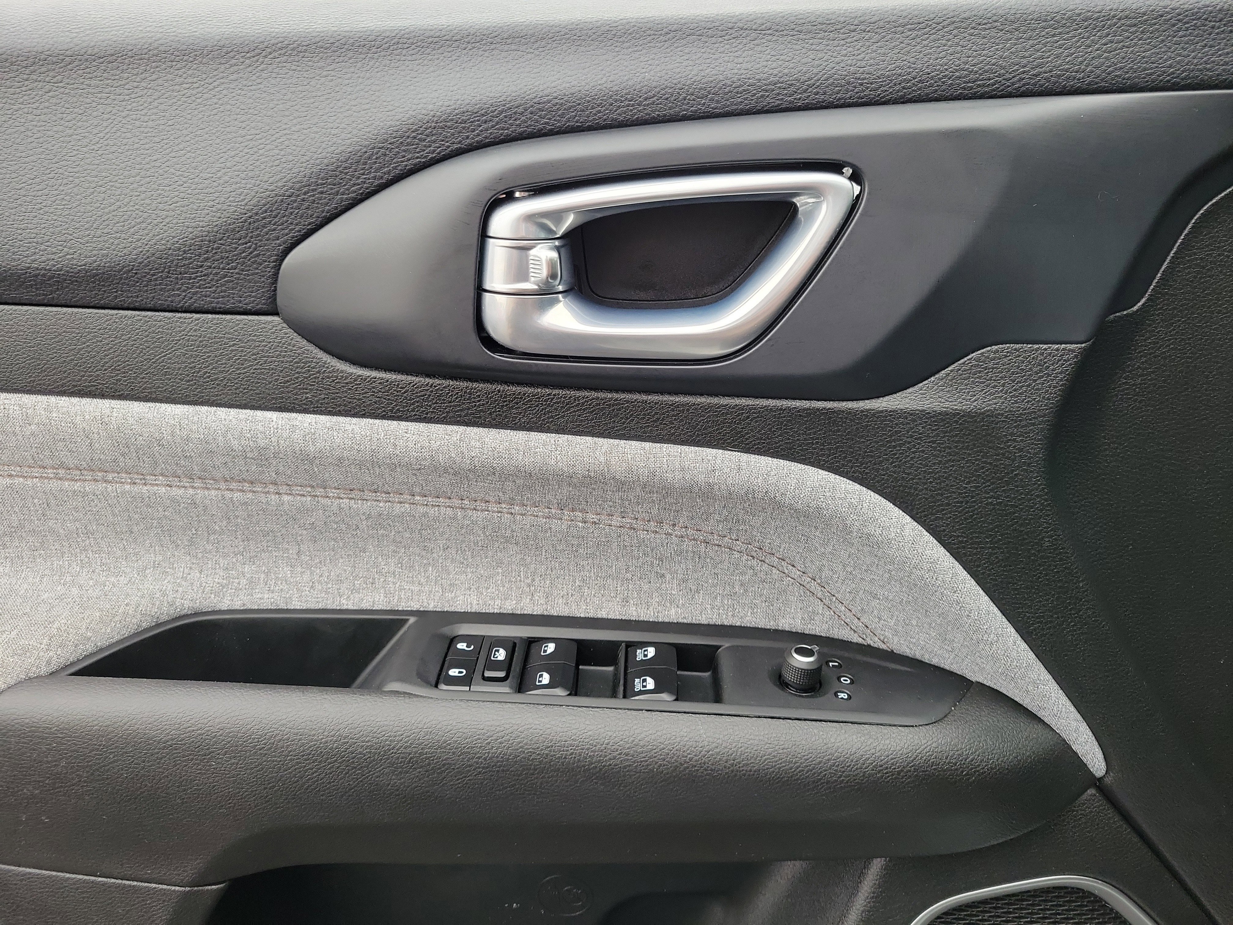 Used 2023 Jeep Compass Latitude image 17