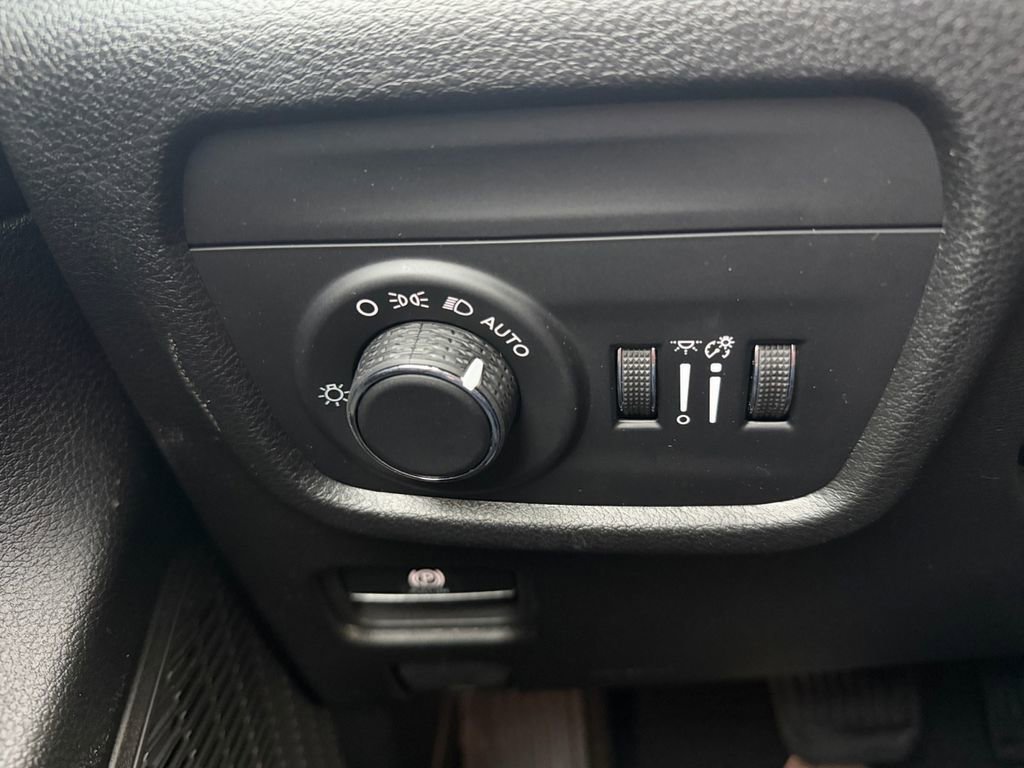 New 2026 Jeep Grand Cherokee Laredo image 18