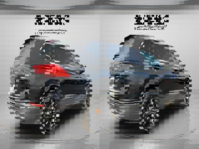 Used 2024 Volkswagen Tiguan SE image 2