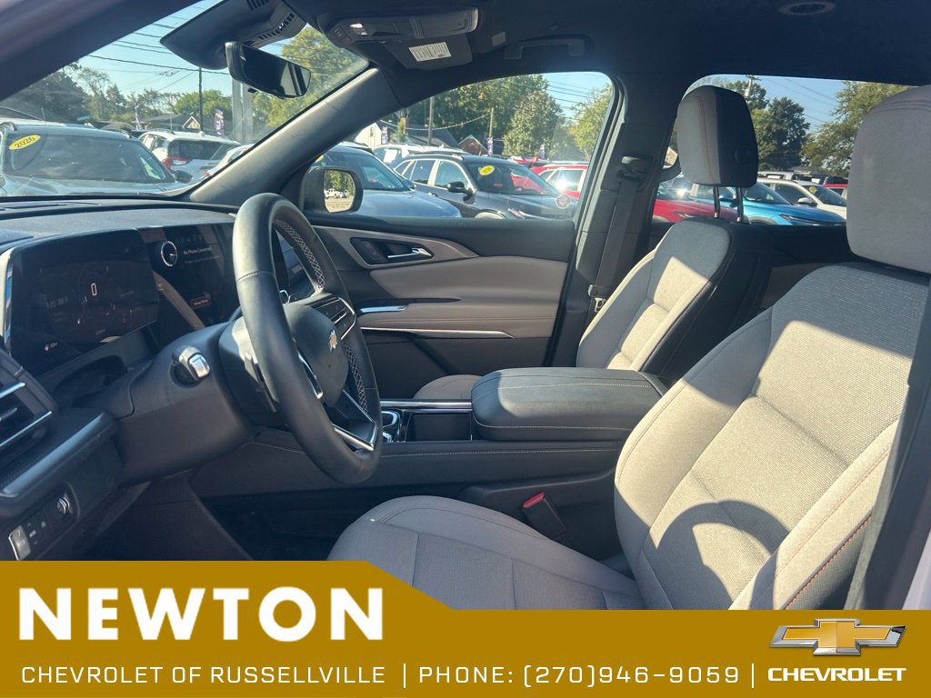 Used 2026 Chevrolet Traverse LT w/ Driver Confidence Package FWD image 4