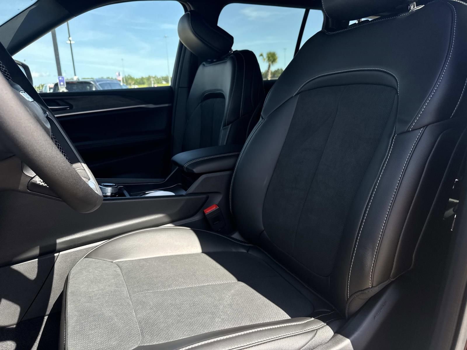 New 2026 Jeep Grand Cherokee Altitude image 16