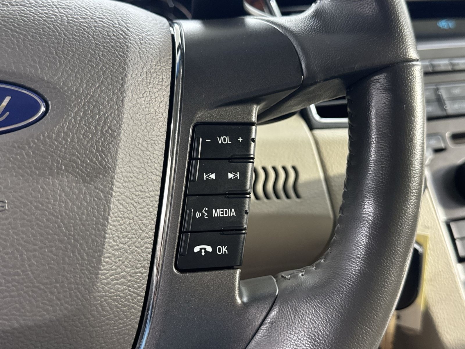 Used 2012 Ford Taurus SEL FWD image 44