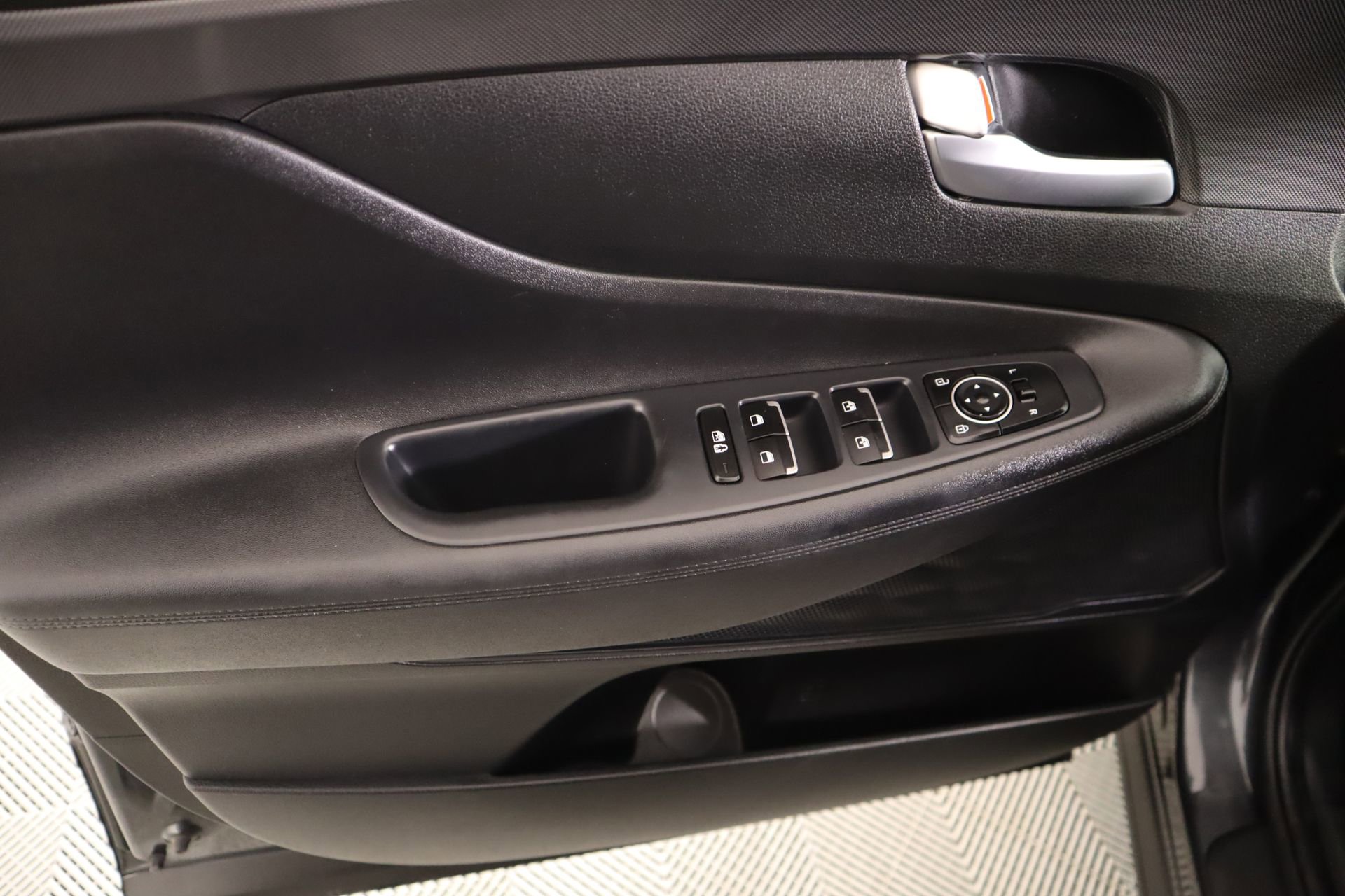 Used 2023 Hyundai Santa Fe SEL FWD image 15