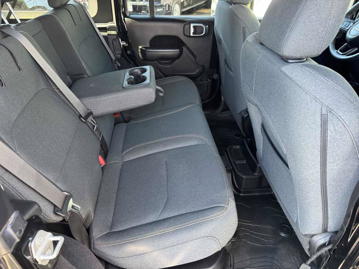 Used 2024 Jeep Wrangler Unlimited w/ Convenience Group AWD/4WD image 17