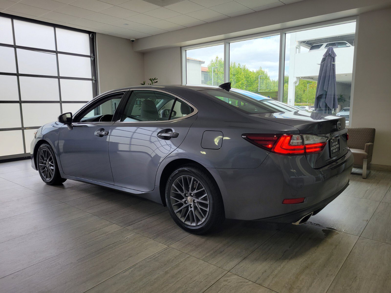 Used 2018 Lexus ES 350 w/ Navigation System Package FWD image 3