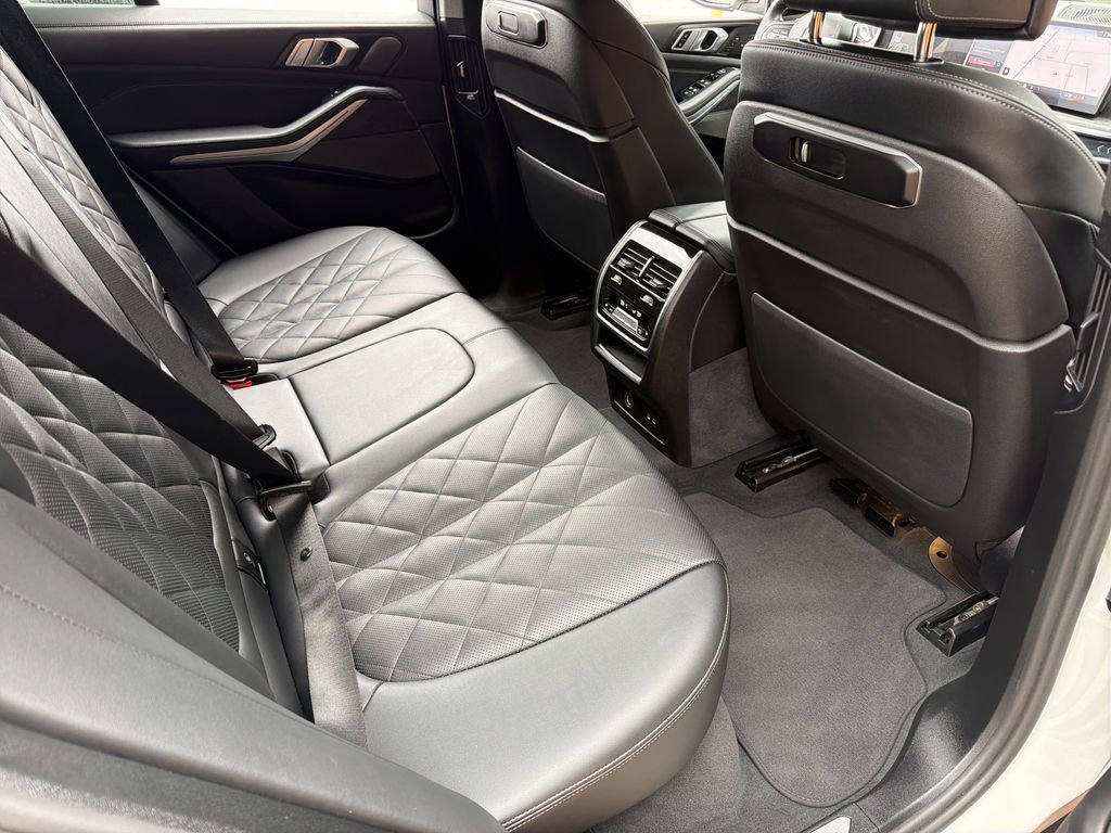 Used 2025 BMW X5 xDrive40i w/ Climate Comfort Package image 33