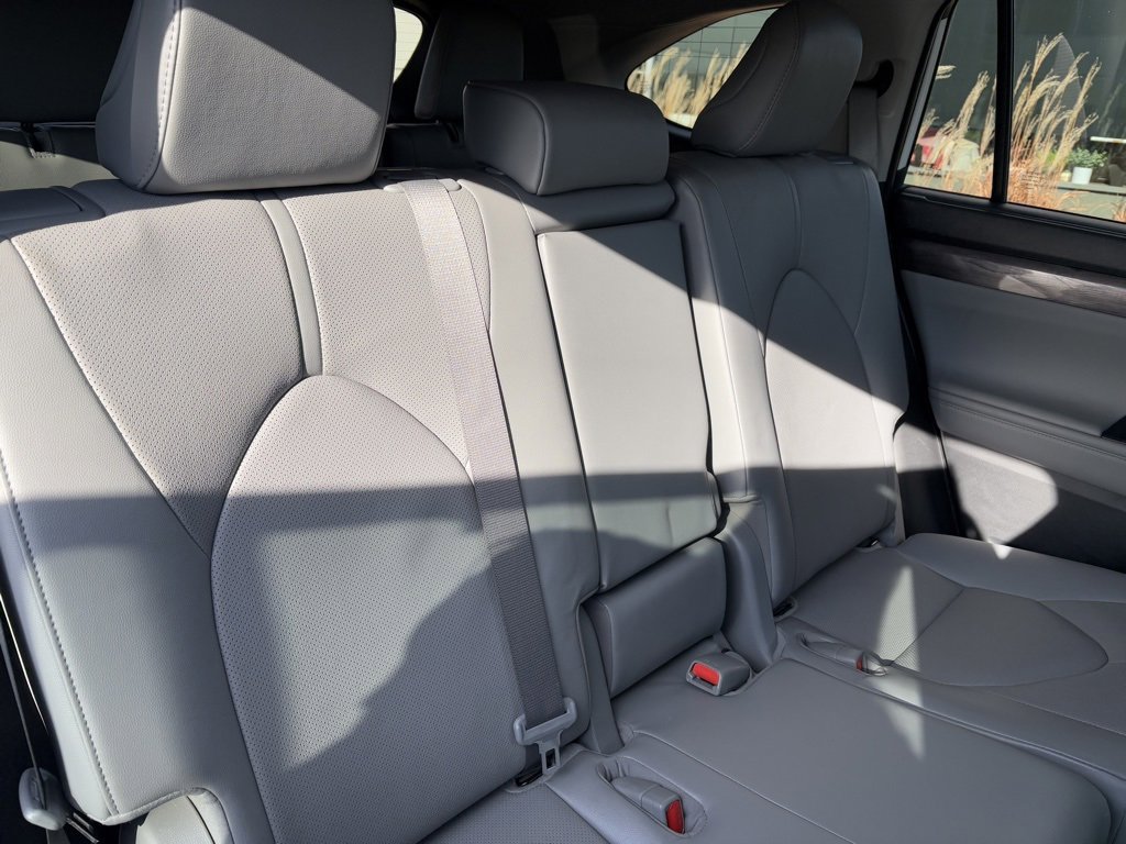 Used 2023 Toyota Highlander Limited image 14