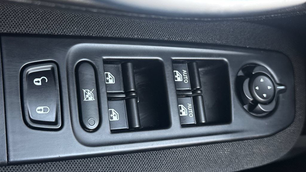 Used 2019 Jeep Renegade Latitude w/ Popular Equipment Group AWD/4WD image 36