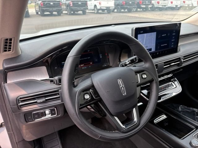 Used 2025 Lincoln Corsair AWD w/ Equipment Group 101A image 6