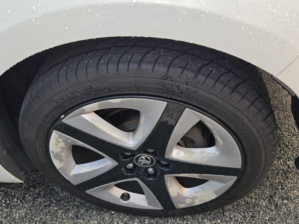 Used 2018 Toyota Prius Four Touring w/ Premium Convenience Package image 8