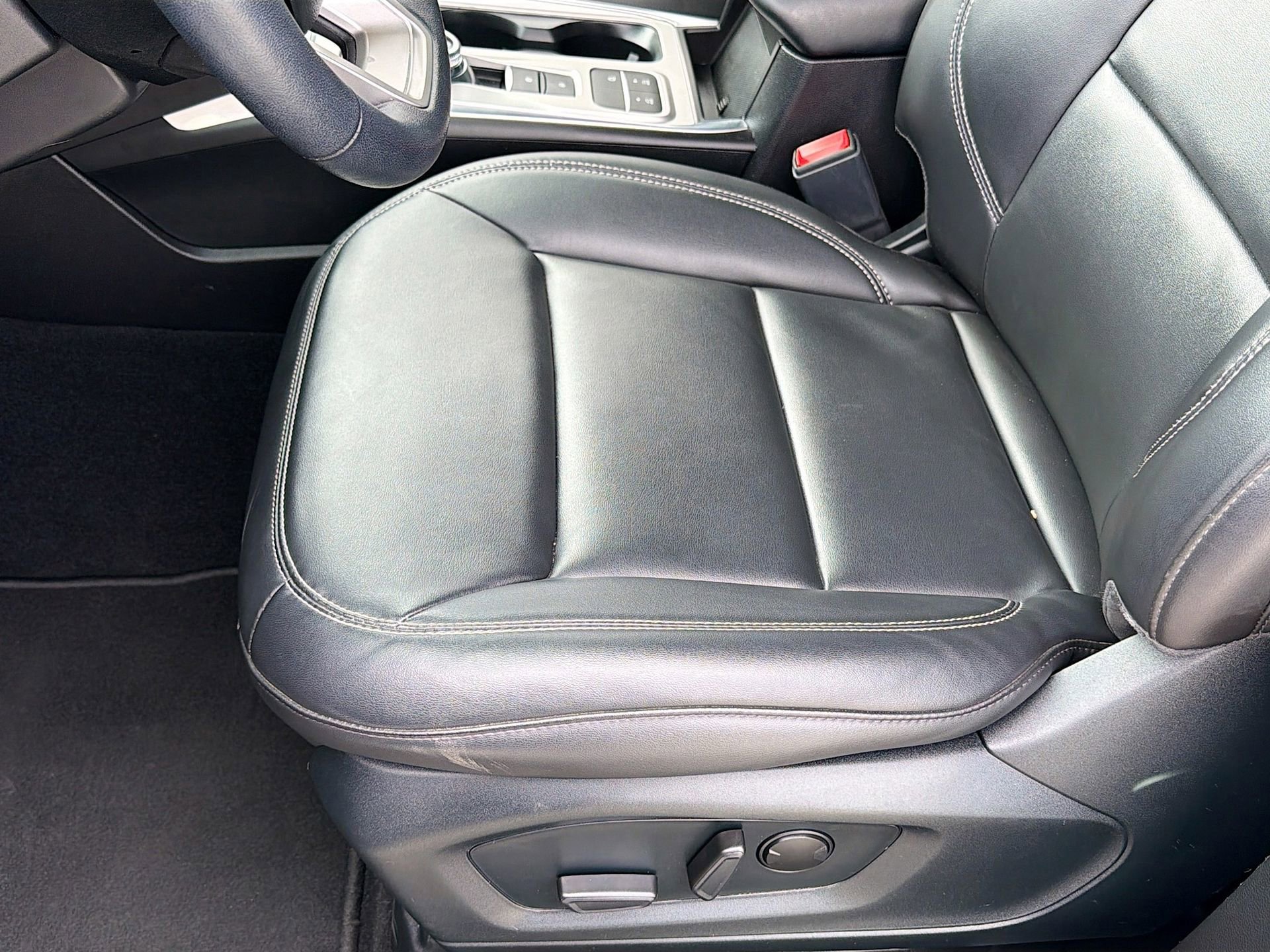 Used 2023 Ford Explorer XLT w/ Equipment Group 202A image 23