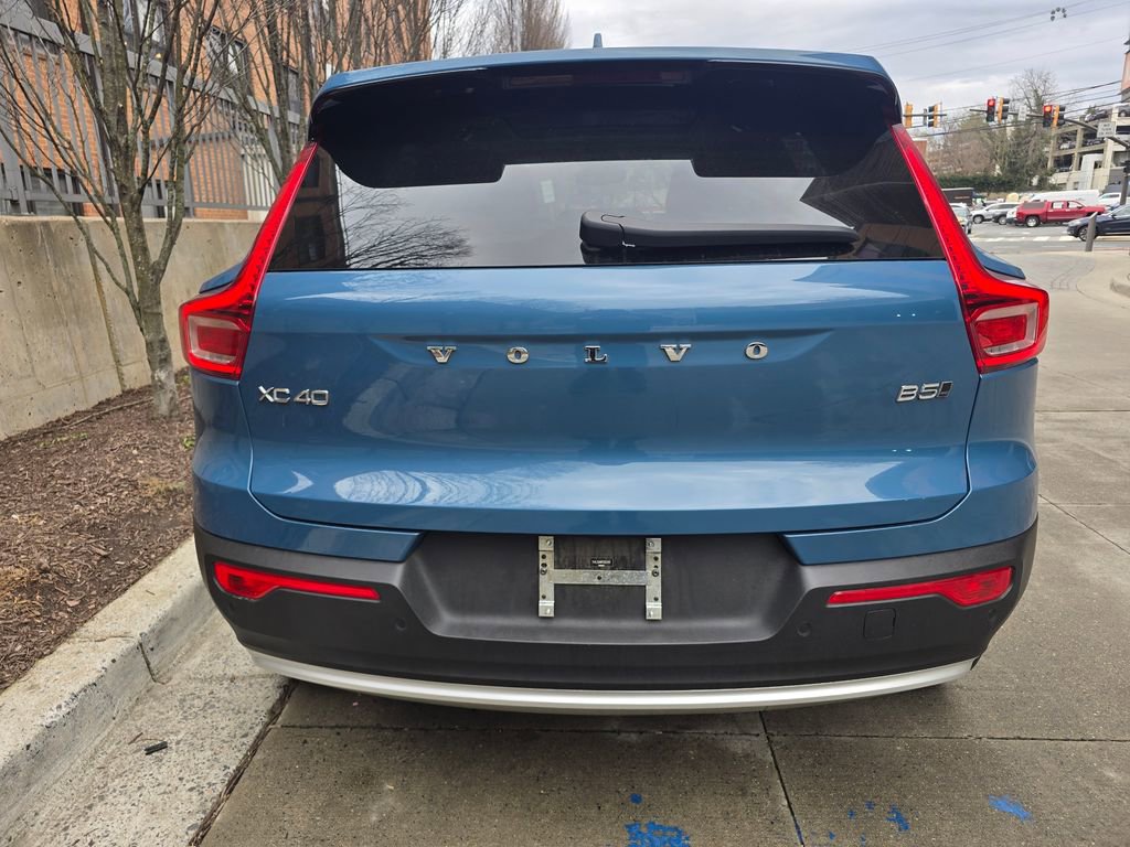 Used 2023 Volvo XC40 B5 Plus w/ Driver Assist Package image 5