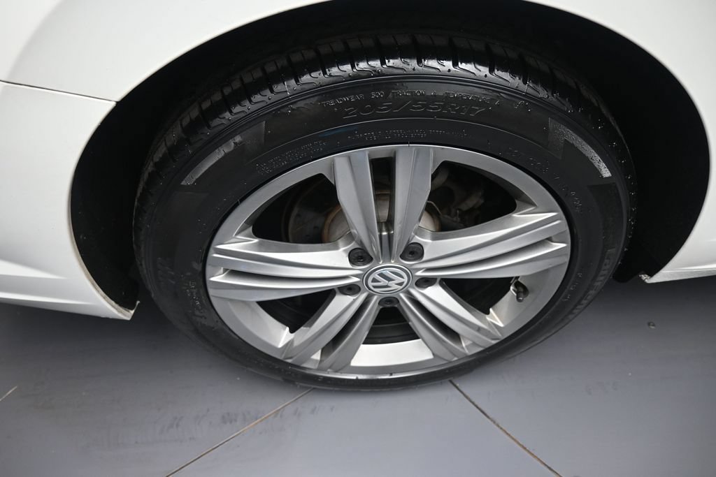 Used 2020 Volkswagen Jetta R-Line w/ R-Line Cold Weather Package FWD image 12