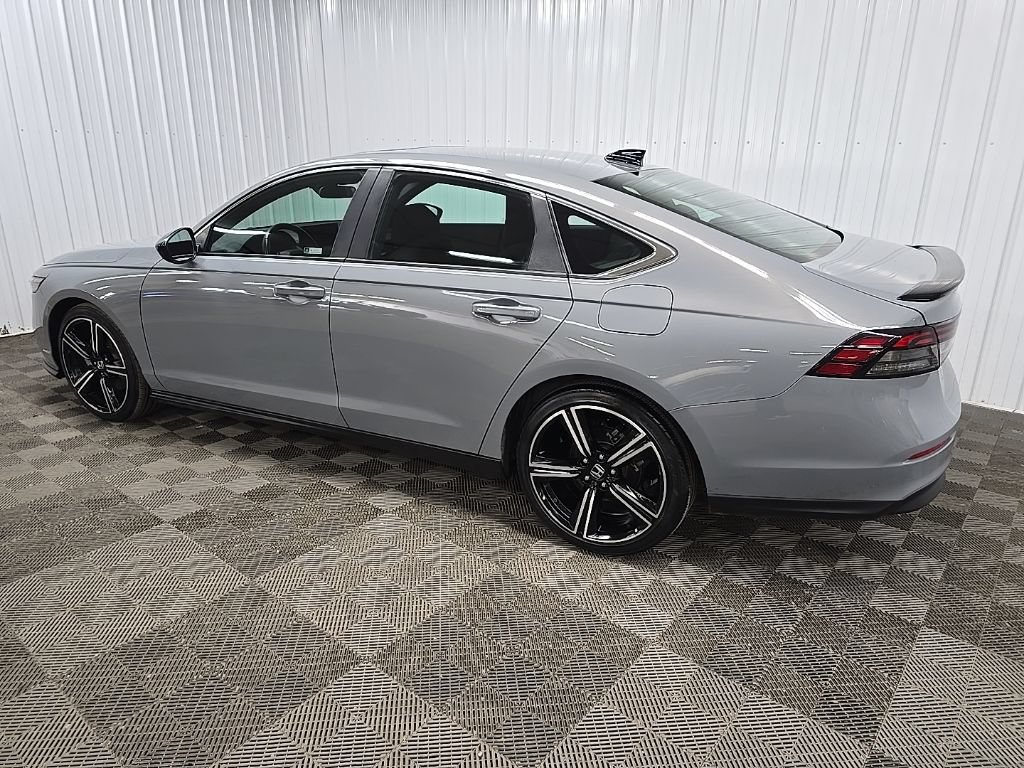 Used 2023 Honda Accord Sport image 4