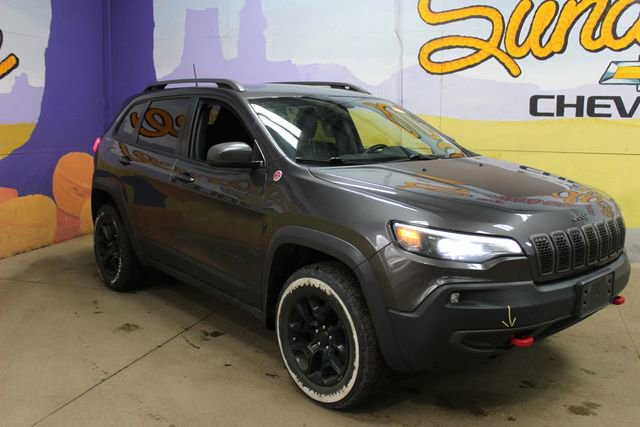 Used 2019 Jeep Cherokee Trailhawk AWD/4WD image 4