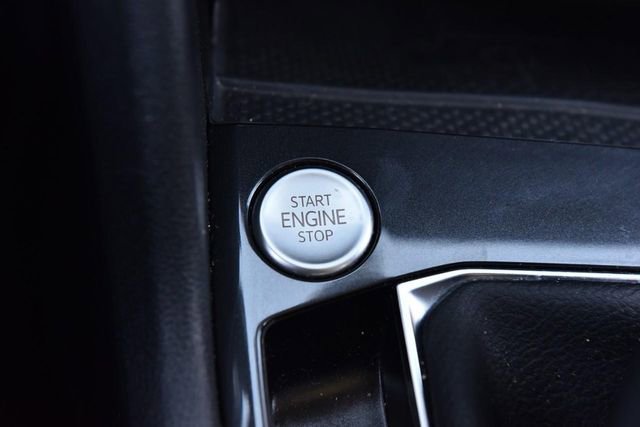 Used 2023 Volkswagen Tiguan SE w/ Panoramic Sunroof Package image 15