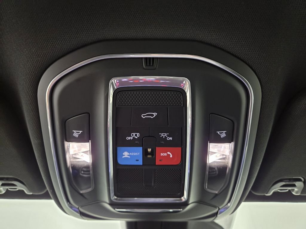 Certified 2025 Jeep Wagoneer 4WD image 20