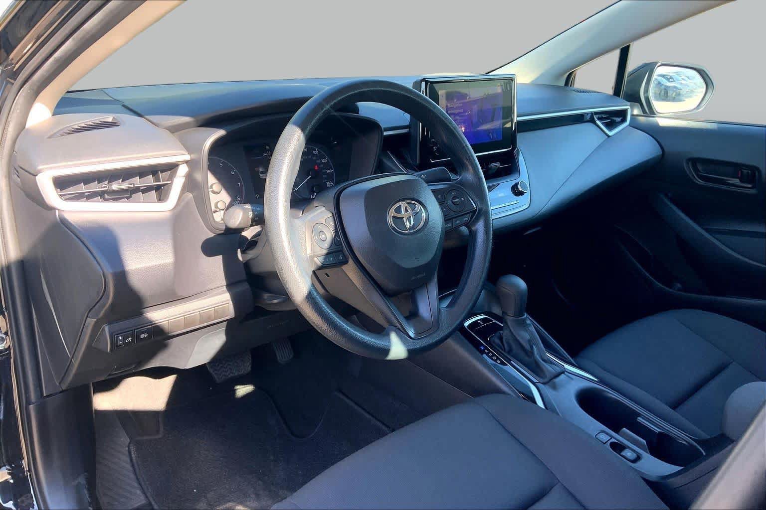 Used 2025 Toyota Corolla LE FWD image 17