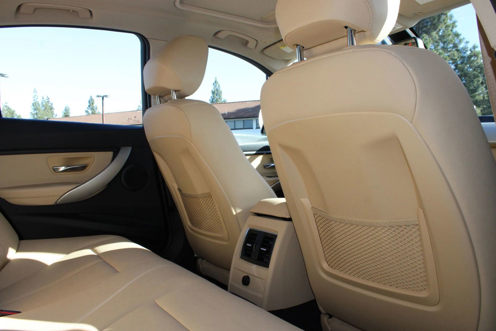 Used 2018 BMW 320i Sedan RWD image 12