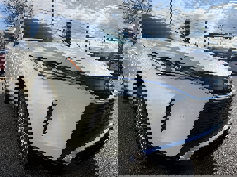 Used 2021 Toyota Venza XLE w/ Softex Package image 5