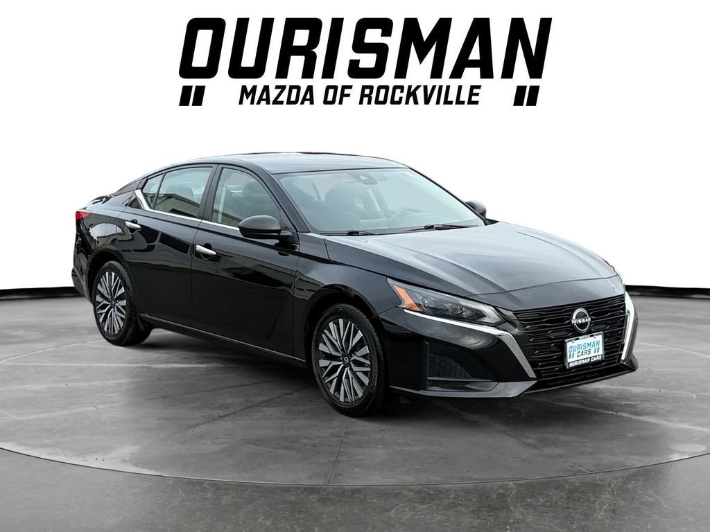 Used 2024 Nissan Altima 2.5 SV FWD image 1