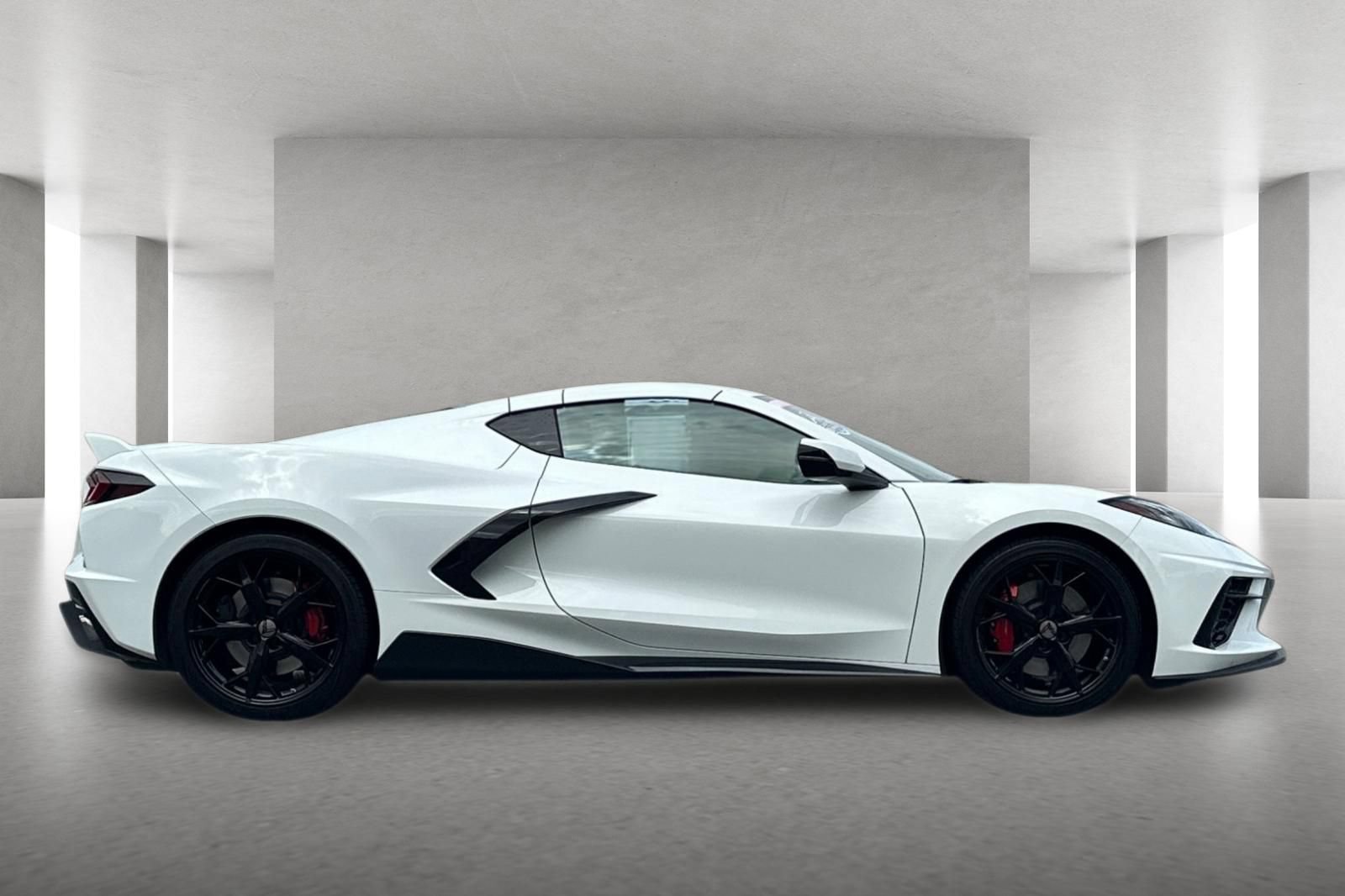 Used 2022 Chevrolet Corvette Stingray Premium Cpe w/ Z51 Performance Package RWD image 3