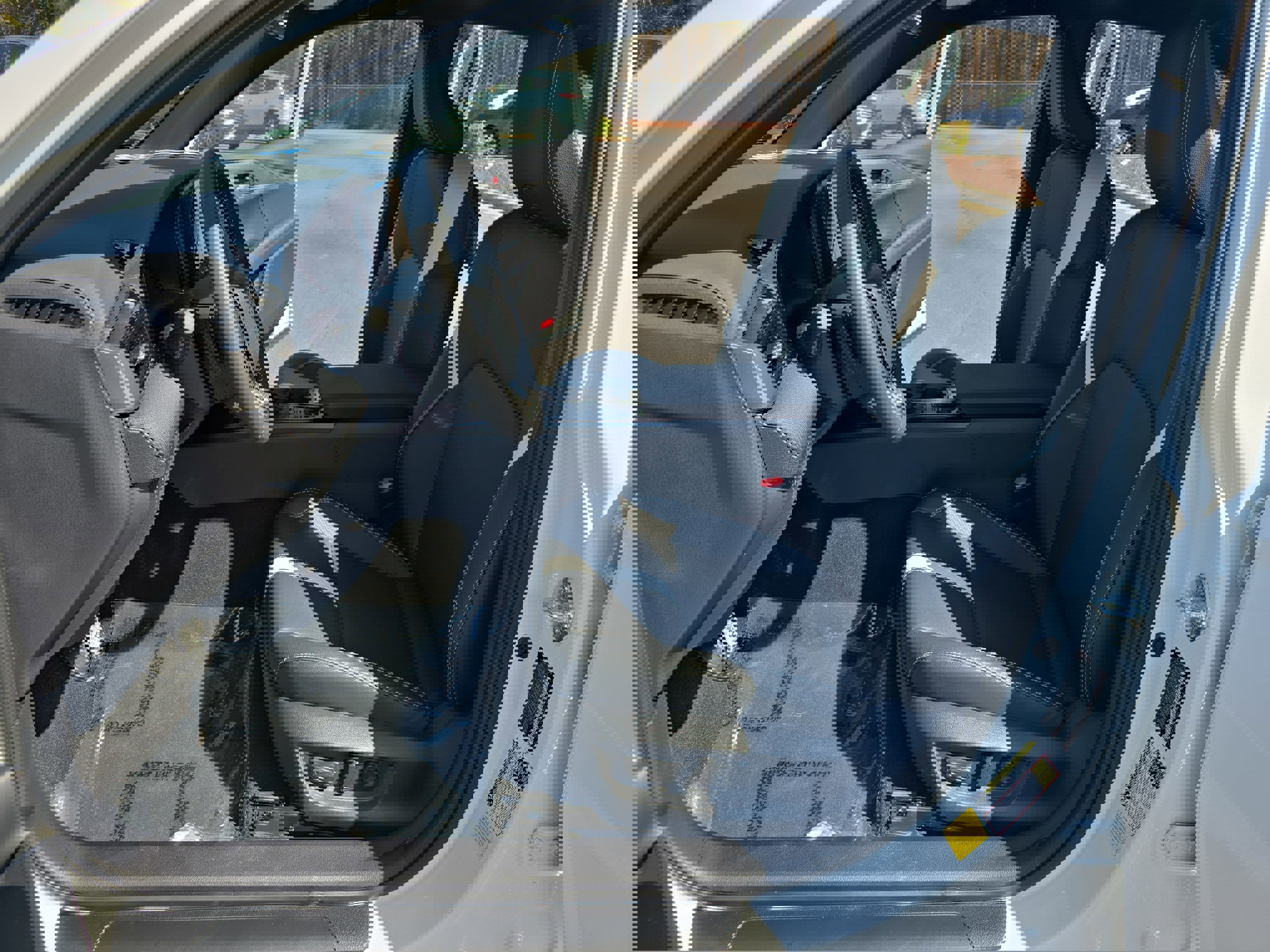 Used 2025 Toyota Camry SE w/ Convenience Package image 14