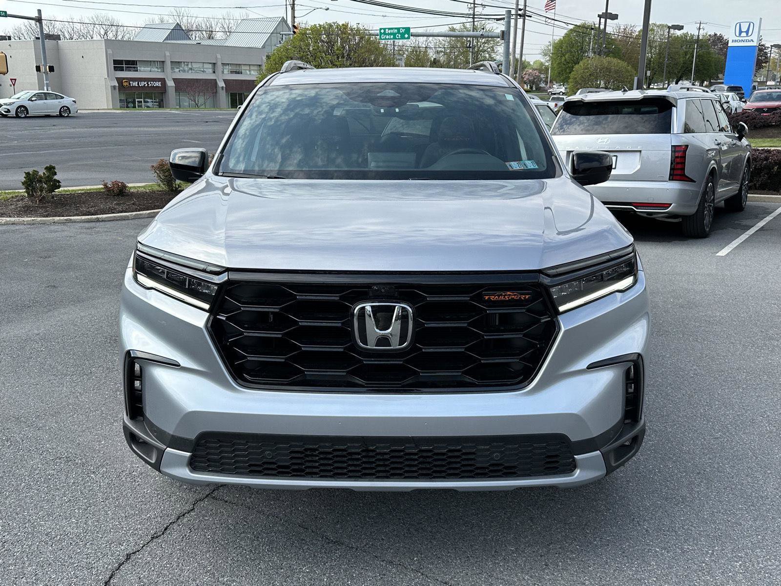 Certified 2025 Honda Pilot TrailSport image 3