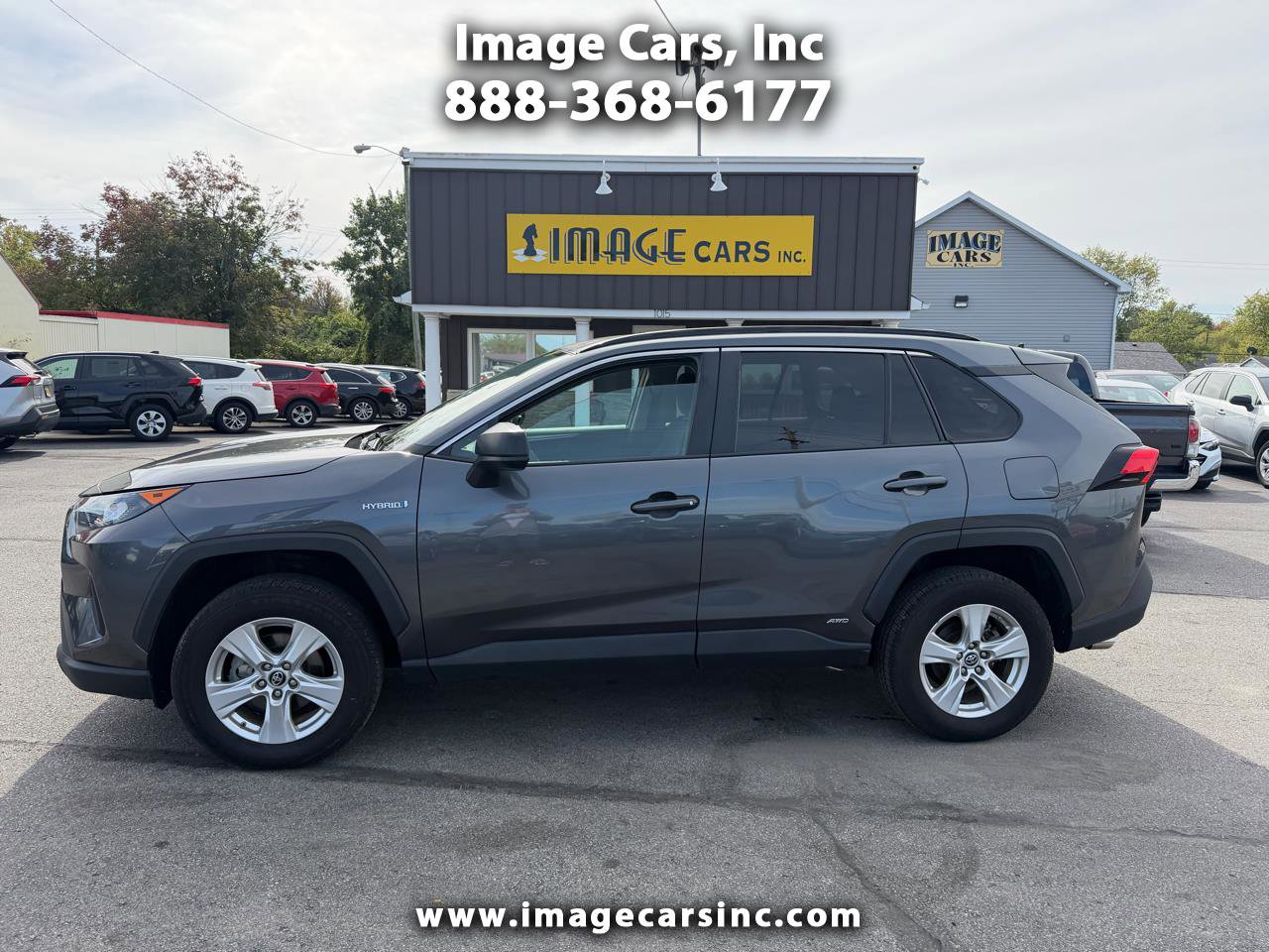 Used 2020 Toyota RAV4 LE image 1