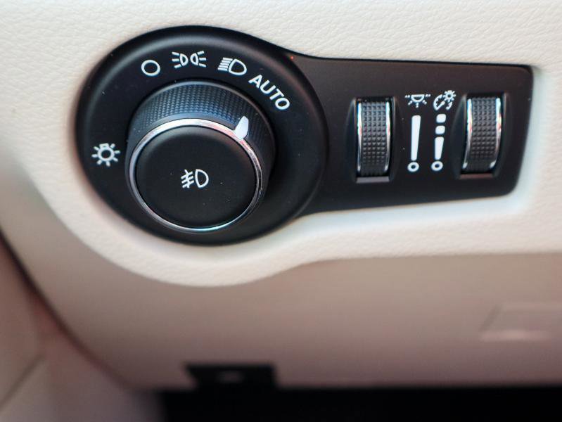 Used 2020 Chrysler Pacifica Touring w/ Cold Weather Group image 22