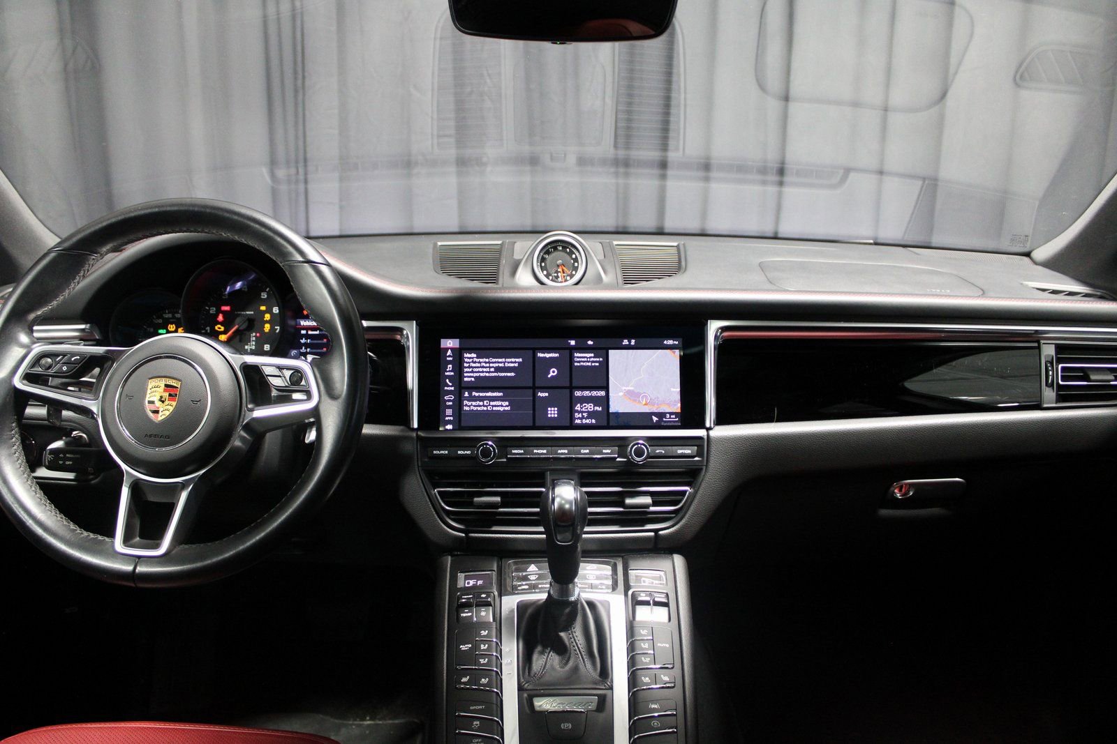 Certified 2021 Porsche Macan image 33