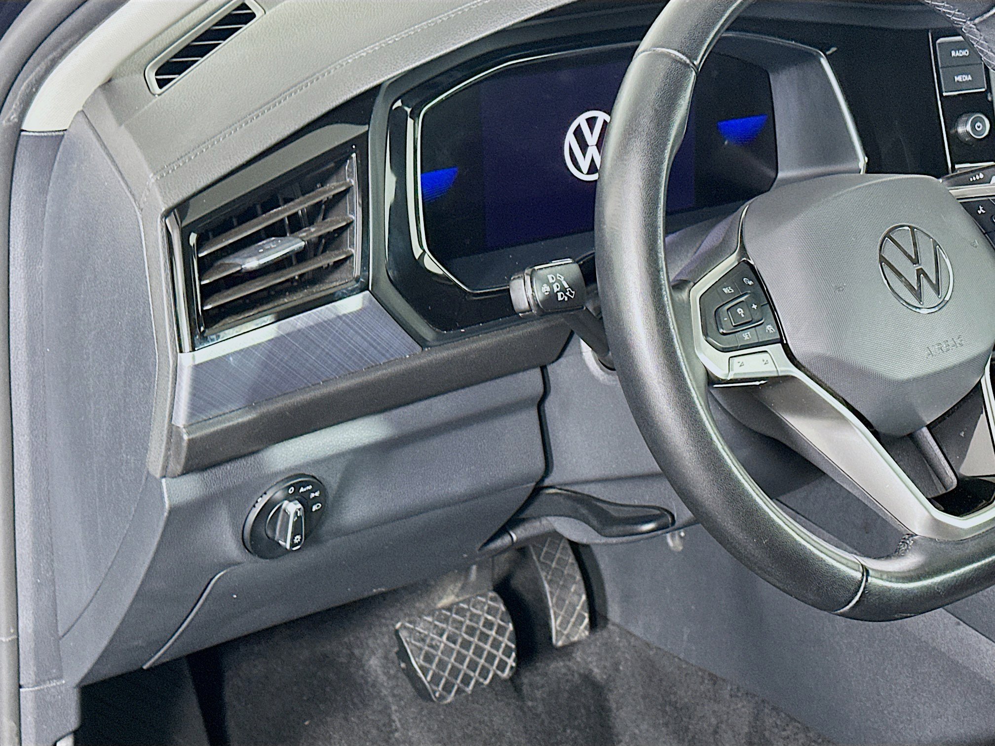 Used 2024 Volkswagen Jetta SE image 17