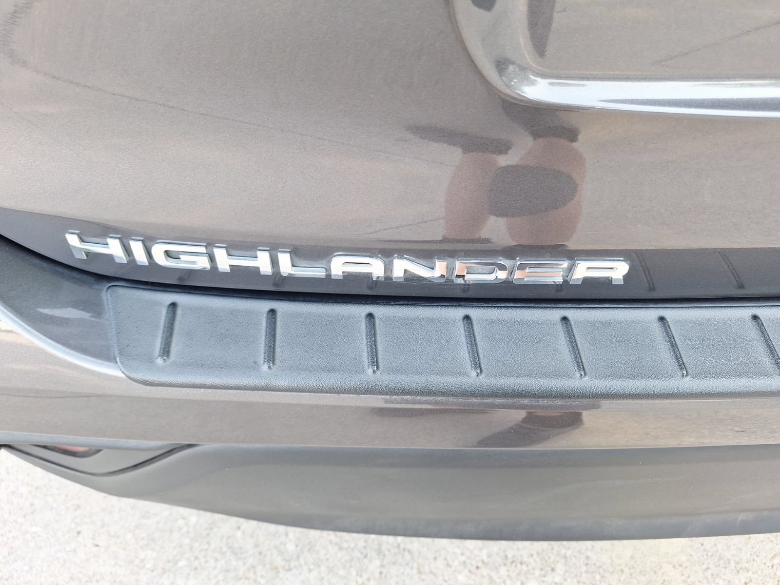 Used 2022 Toyota Highlander XLE FWD image 14