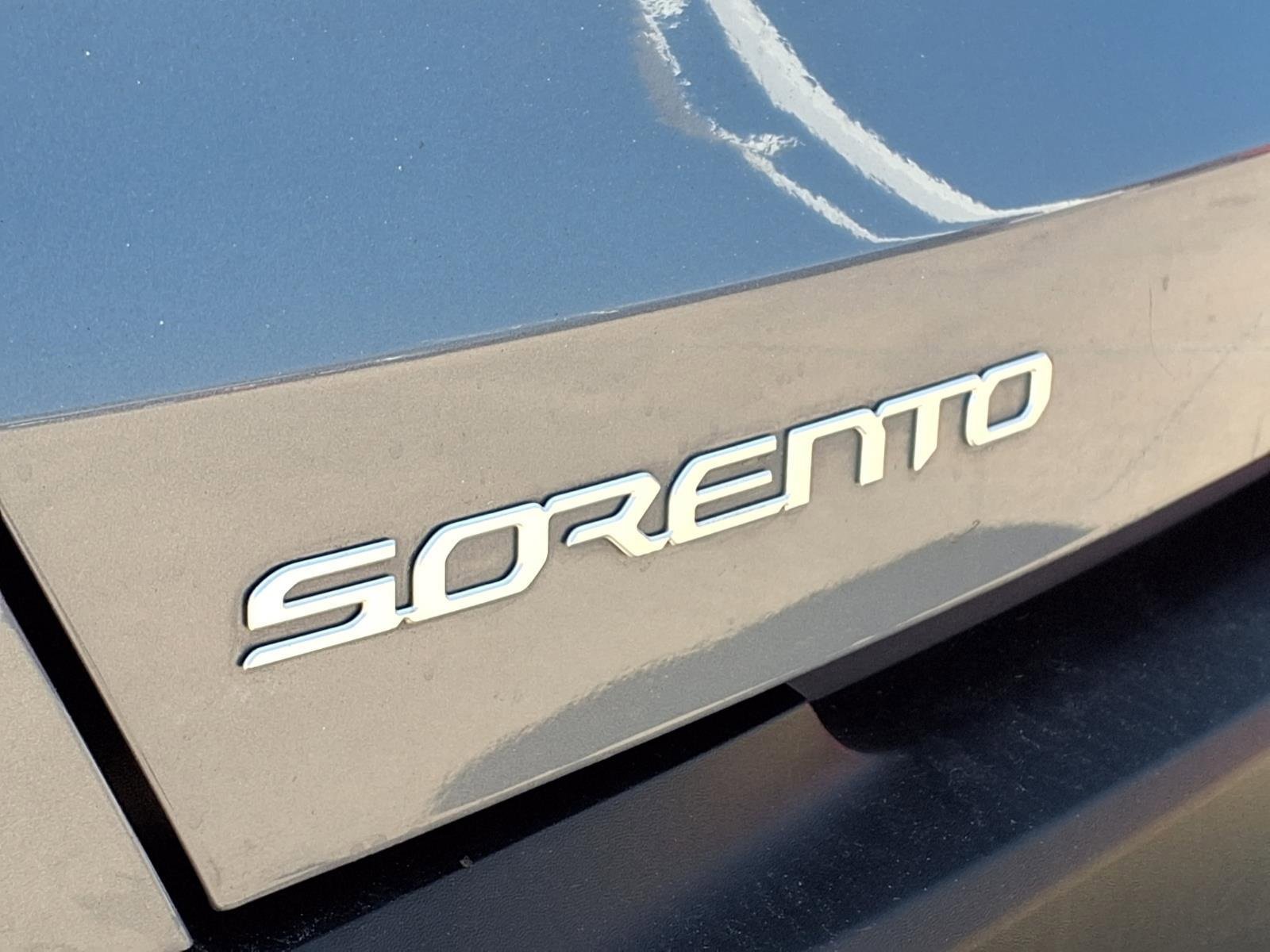 Used 2023 Kia Sorento LX image 10