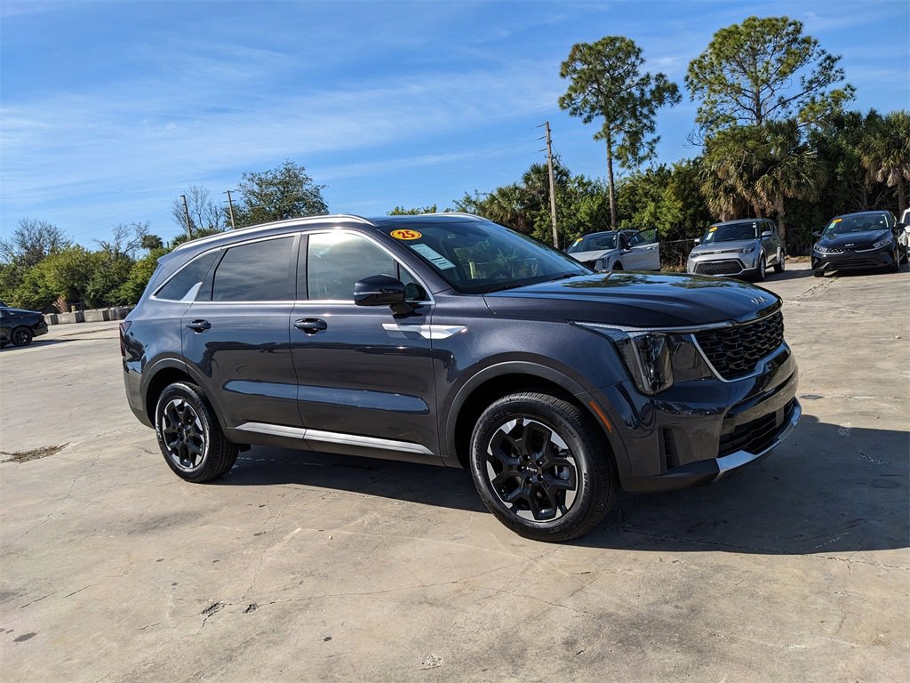Certified 2025 Kia Sorento S w/ Panoramic Sunroof Package image 3