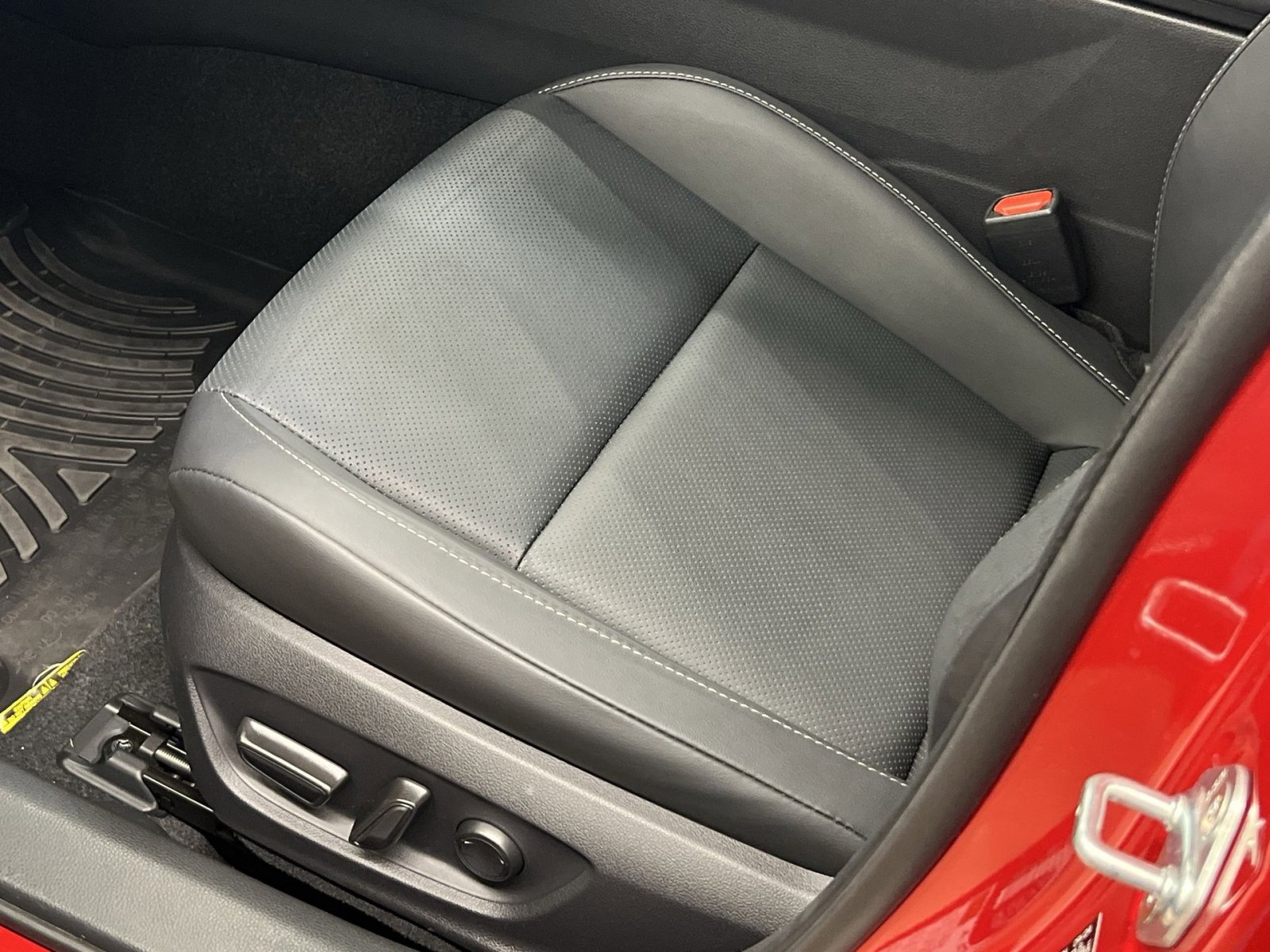 Used 2024 Toyota Prius XLE AWD/4WD image 12