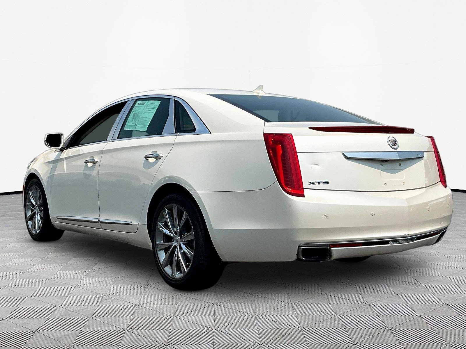 Used 2013 Cadillac XTS Luxury FWD image 4