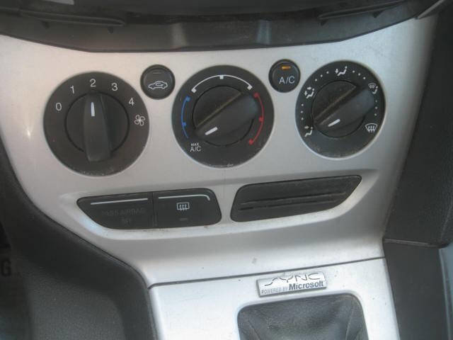 Used 2014 Ford Focus SE w/ SE Winter Package image 19