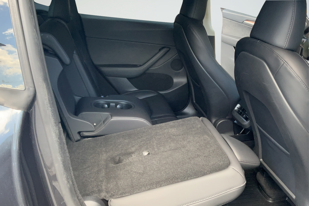 Used 2025 Tesla Model Y Performance AWD/4WD image 30