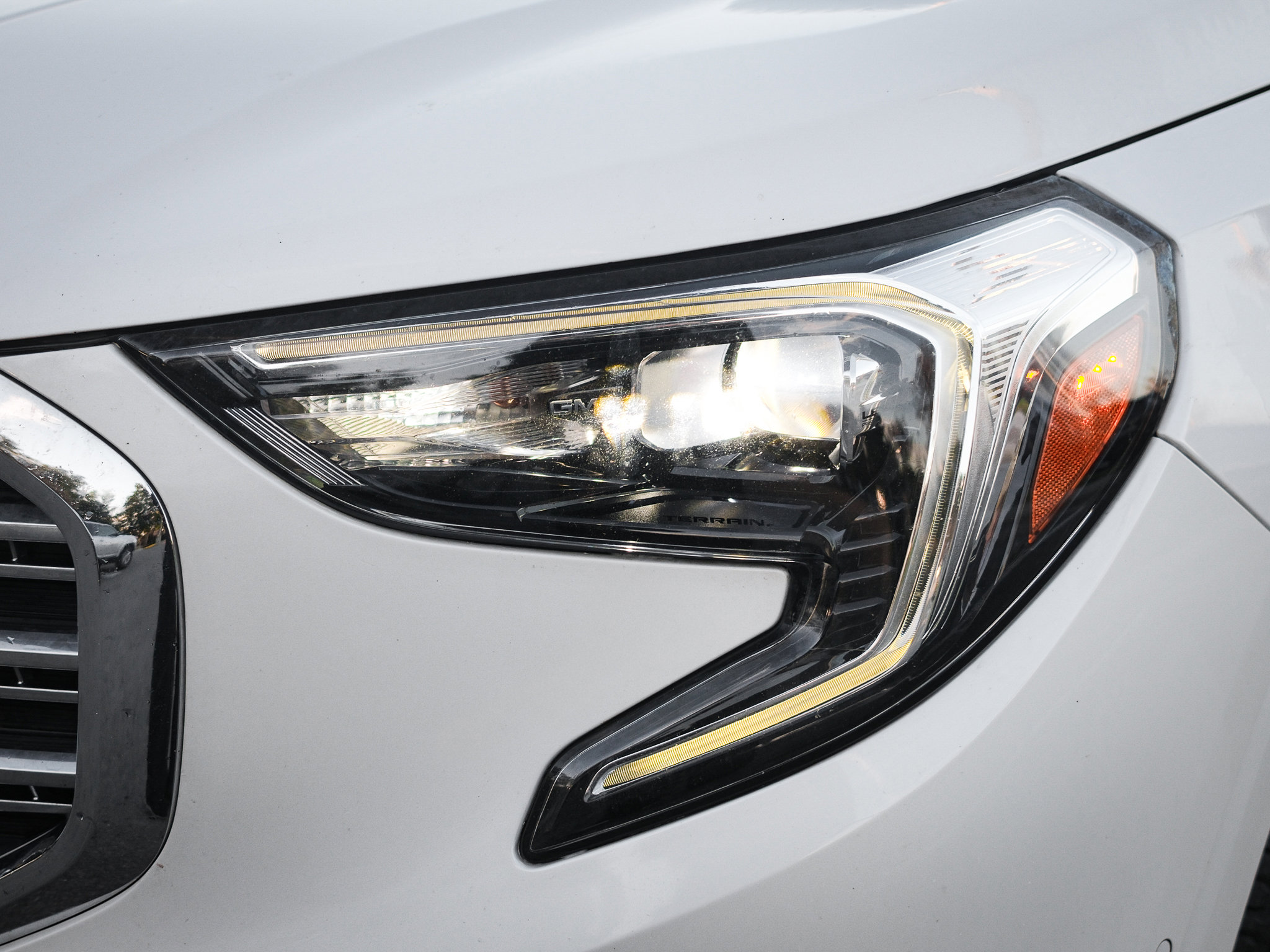 Used 2020 GMC Terrain Denali w/ Denali Premium Package image 2