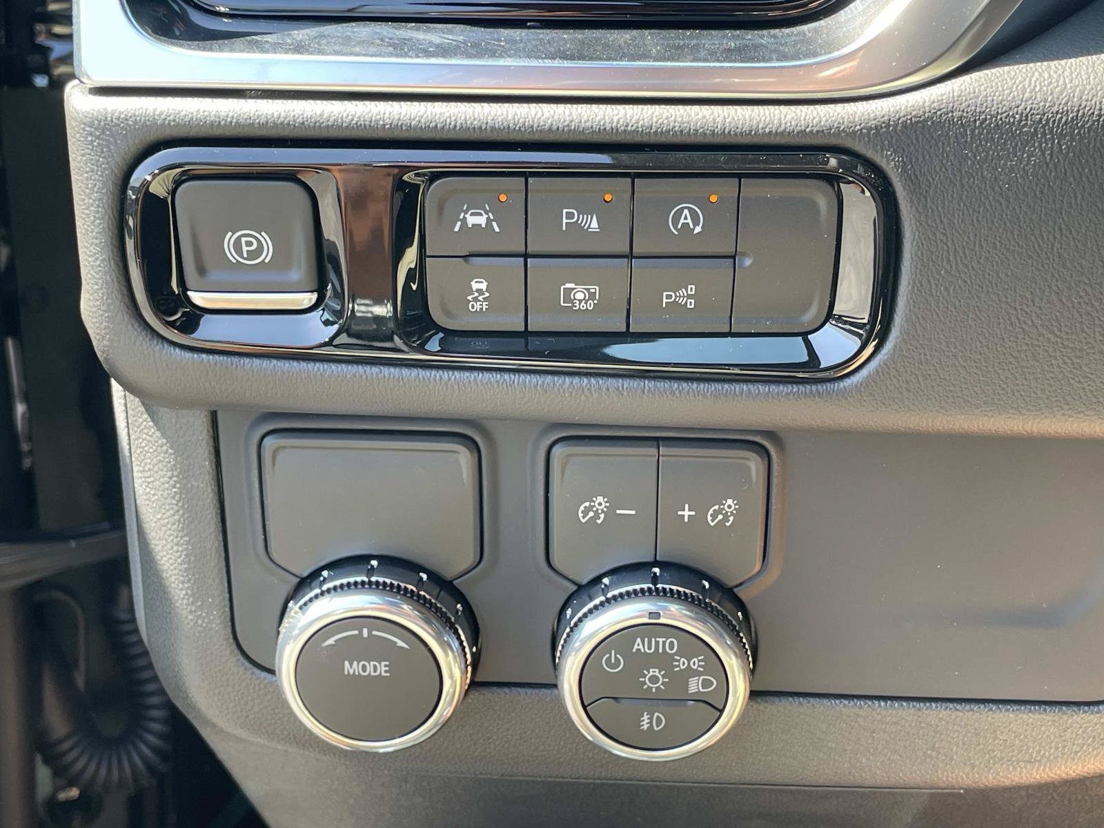 New 2026 GMC Yukon XL Elevation RWD image 16