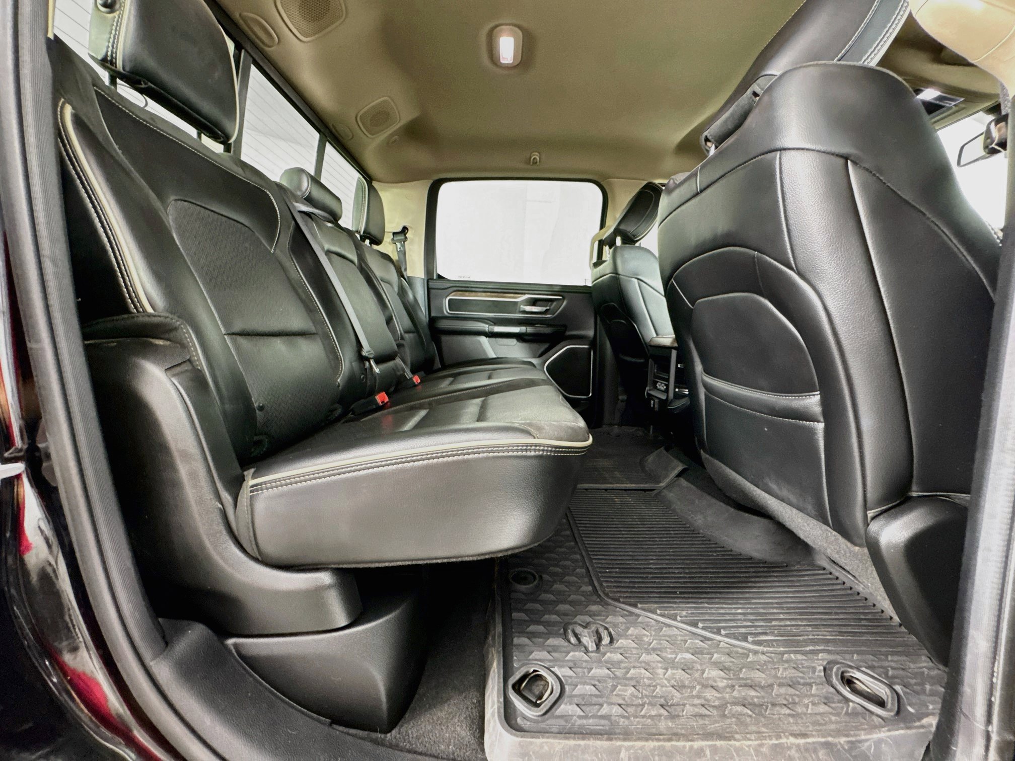 Used 2019 RAM 1500 Laramie AWD/4WD image 26