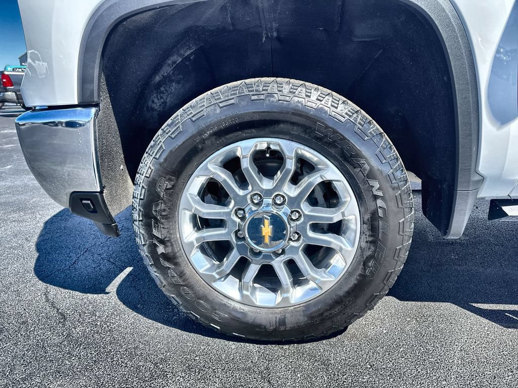 Used 2024 Chevrolet Silverado 2500 LTZ w/ LTZ Convenience Package AWD/4WD image 10