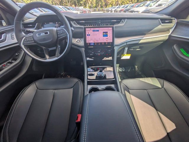 New 2025 Jeep Grand Cherokee Limited w/ Black Appearance Package image 13